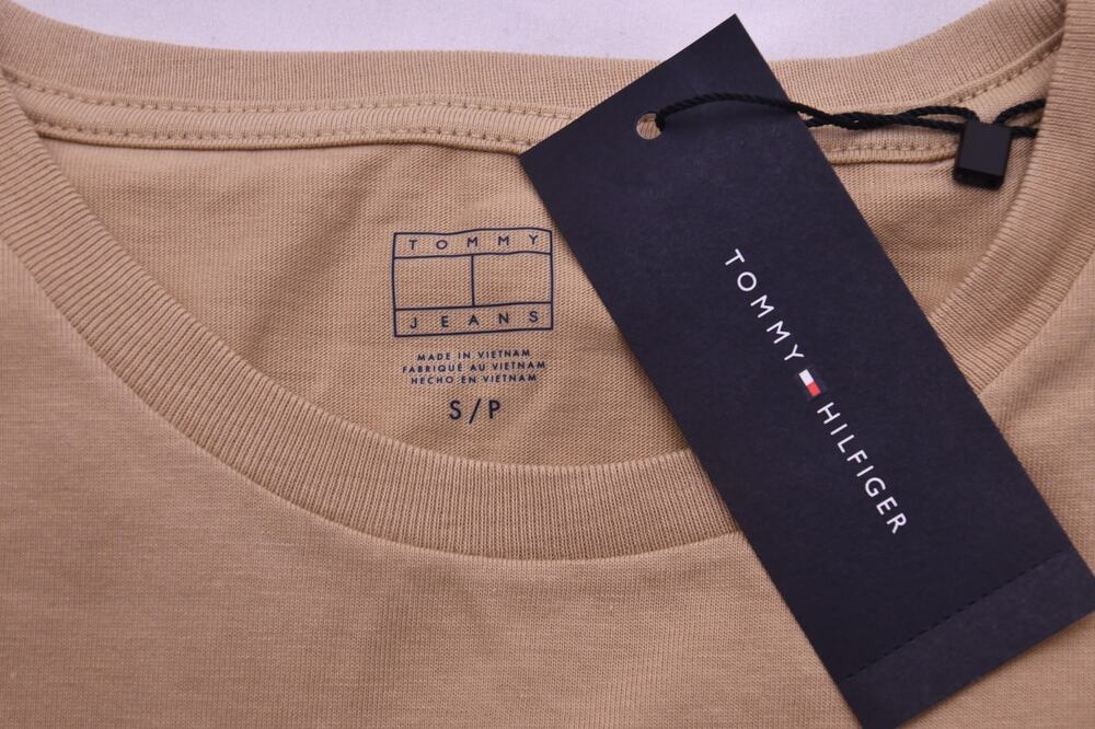 Tommy Jeans Men’s Graphic T-Shirt Size M Beige Tan Globe Logo NWT